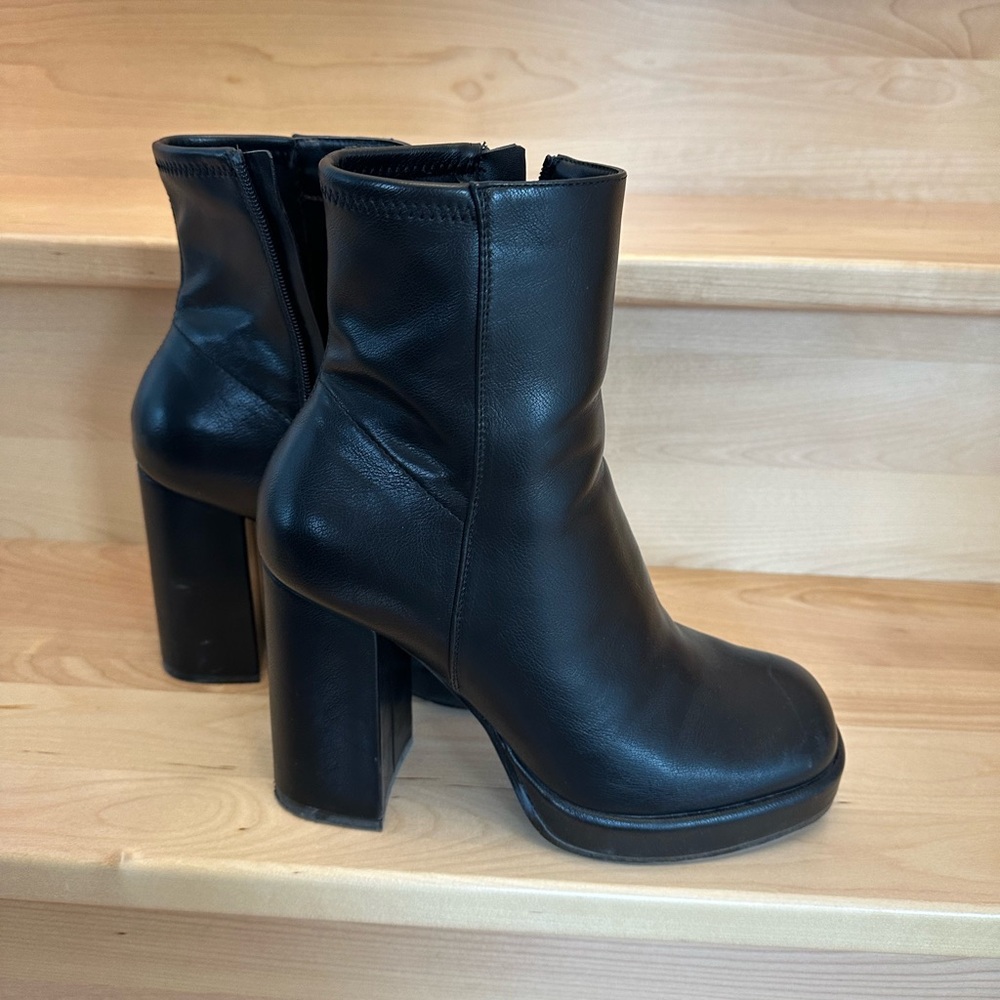High heels boots